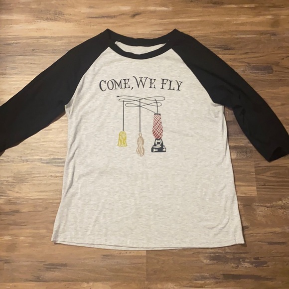 Tops - HOCUS POCUS Come we fly baseball T-shirt